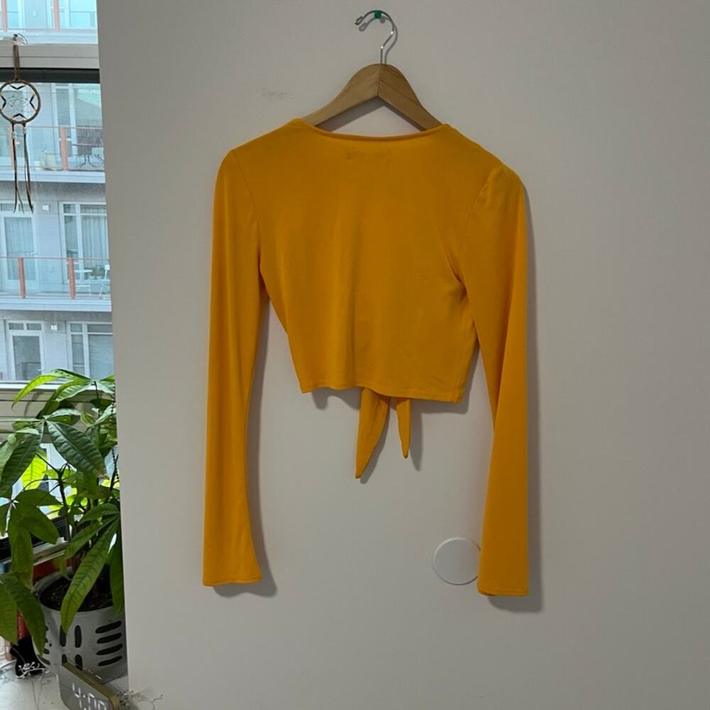 Urban Outfitters Yellow Tie Cutout Crop Top Size Medium - Picture 4 of 4